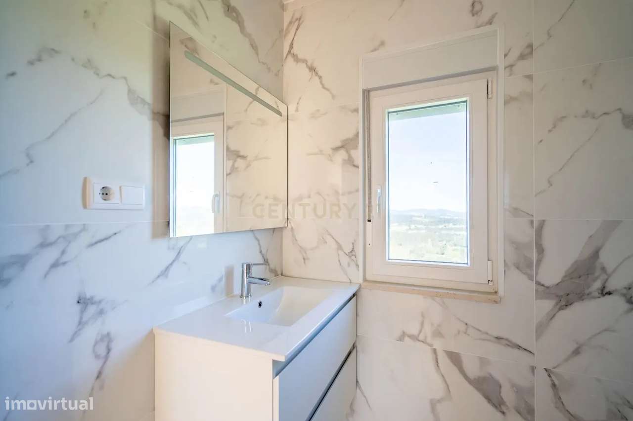 Moradia T3 de dois pisos com terreno totalmente renovada a cinco minut-31