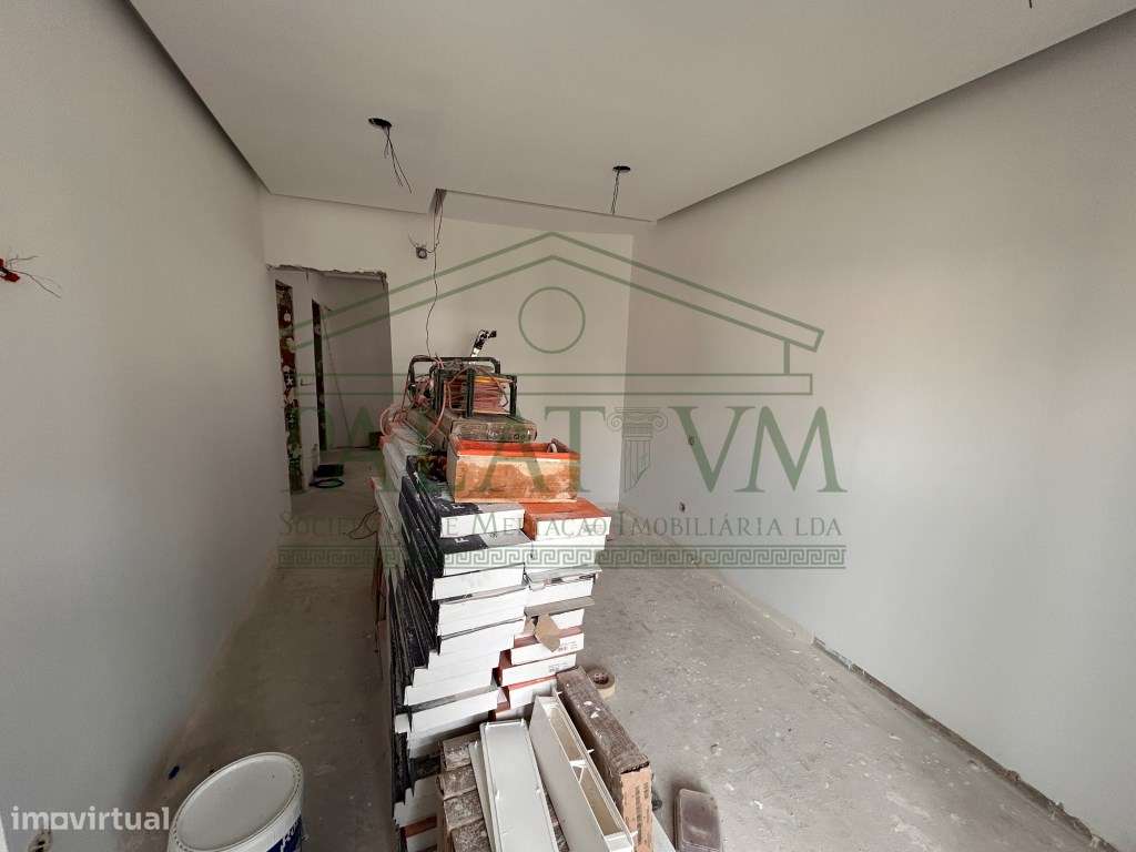 Apartamento T3 - Totalmente Renovado - Laranjeiro-11