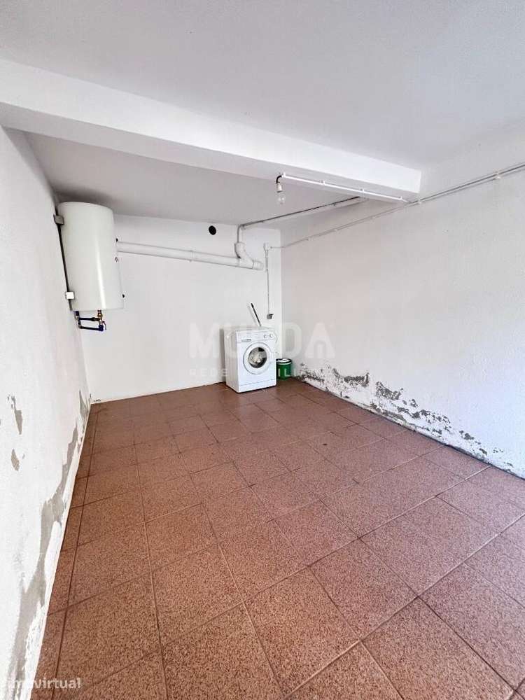 Moradia de 2 Pisos – Excelente Oportunidade em Romariz, Santa Maria da-15