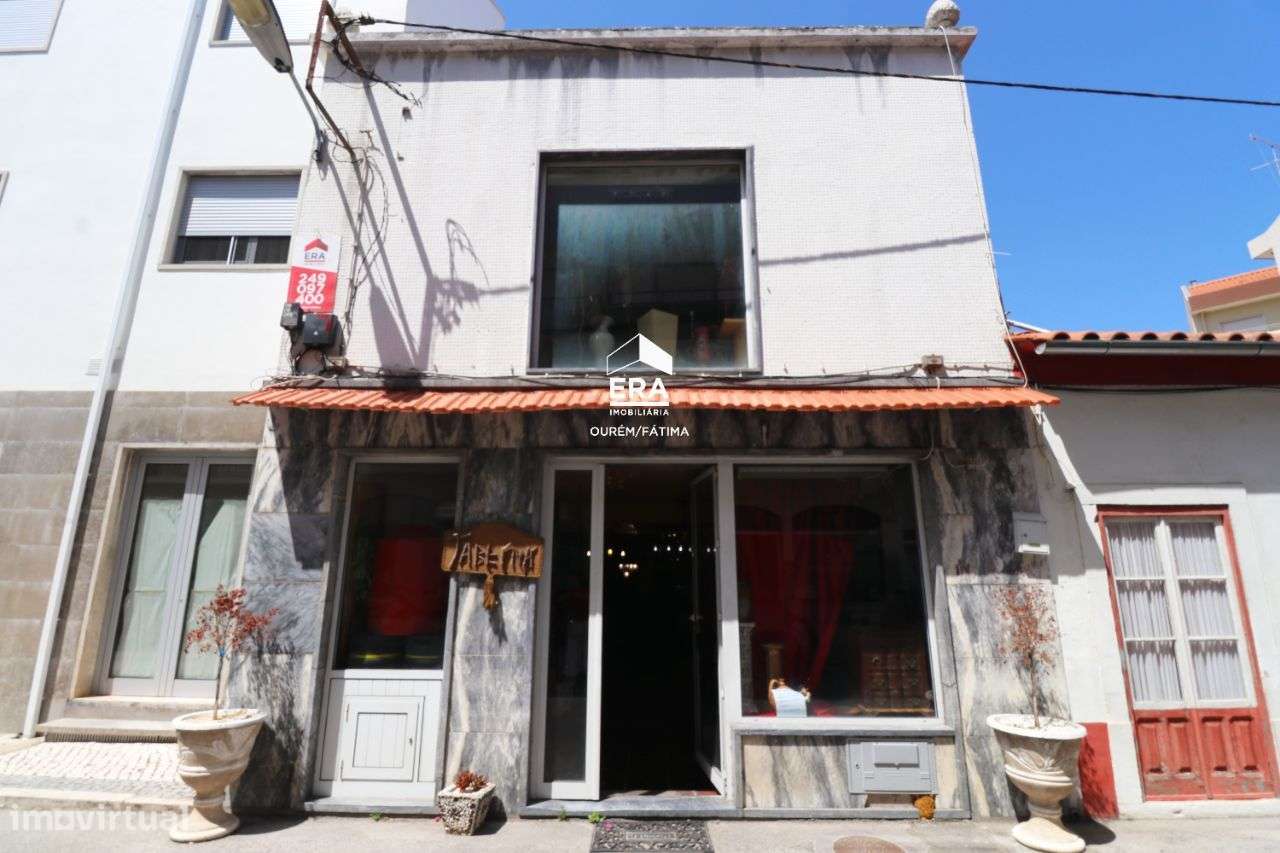 Moradia T3 localizada no centro de Caxarias! - Grande imagem: 3/29