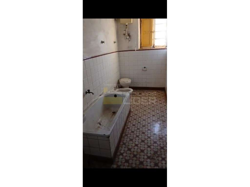 Prédio por recupera T4 - Grande imagem: 3/12