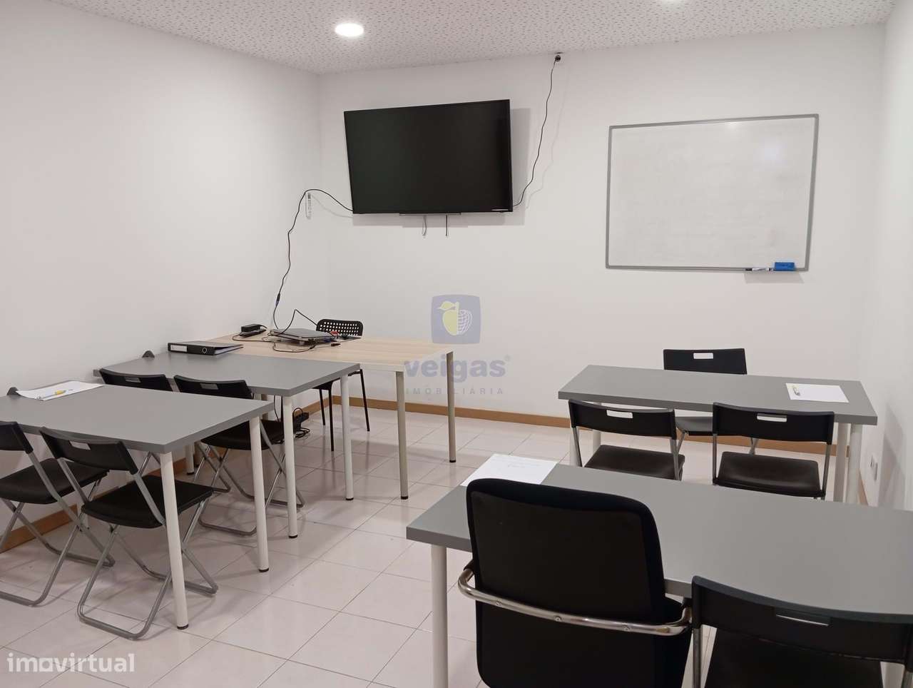 Venha conhecer este fantástico prédio composto por 9 escritórios - Grande imagem: 4/10