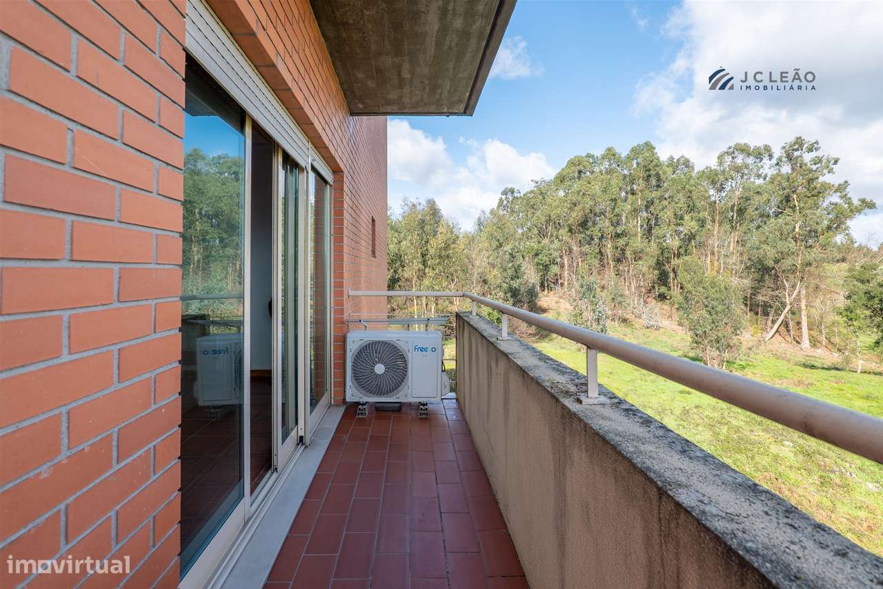 T3 com Excelente Exposição Solar no Coração de Paredes-17