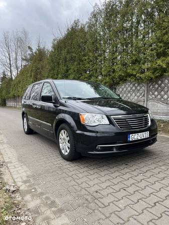 Chrysler Town & Country - 3