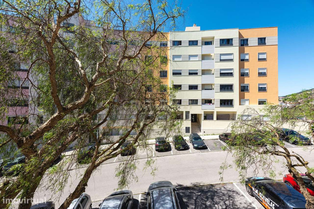 Apartamento T3 | Terraço, Box e Arrecadação | Urbanização da Ribeirada-5