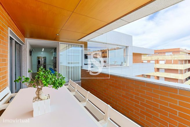 T3 c/ NOVO, Mobilado, c/ Terraço, Churrasqueira e Duas Garagens – Cent-29
