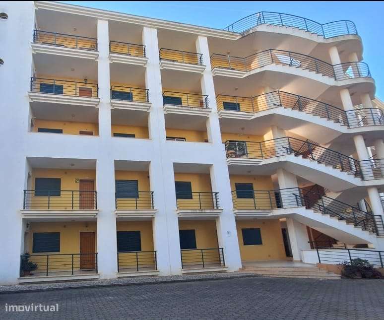 T2 com piscina, garagem e varanda em Portimão-10