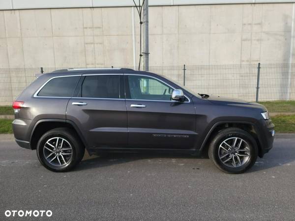 Jeep Grand Cherokee - 24