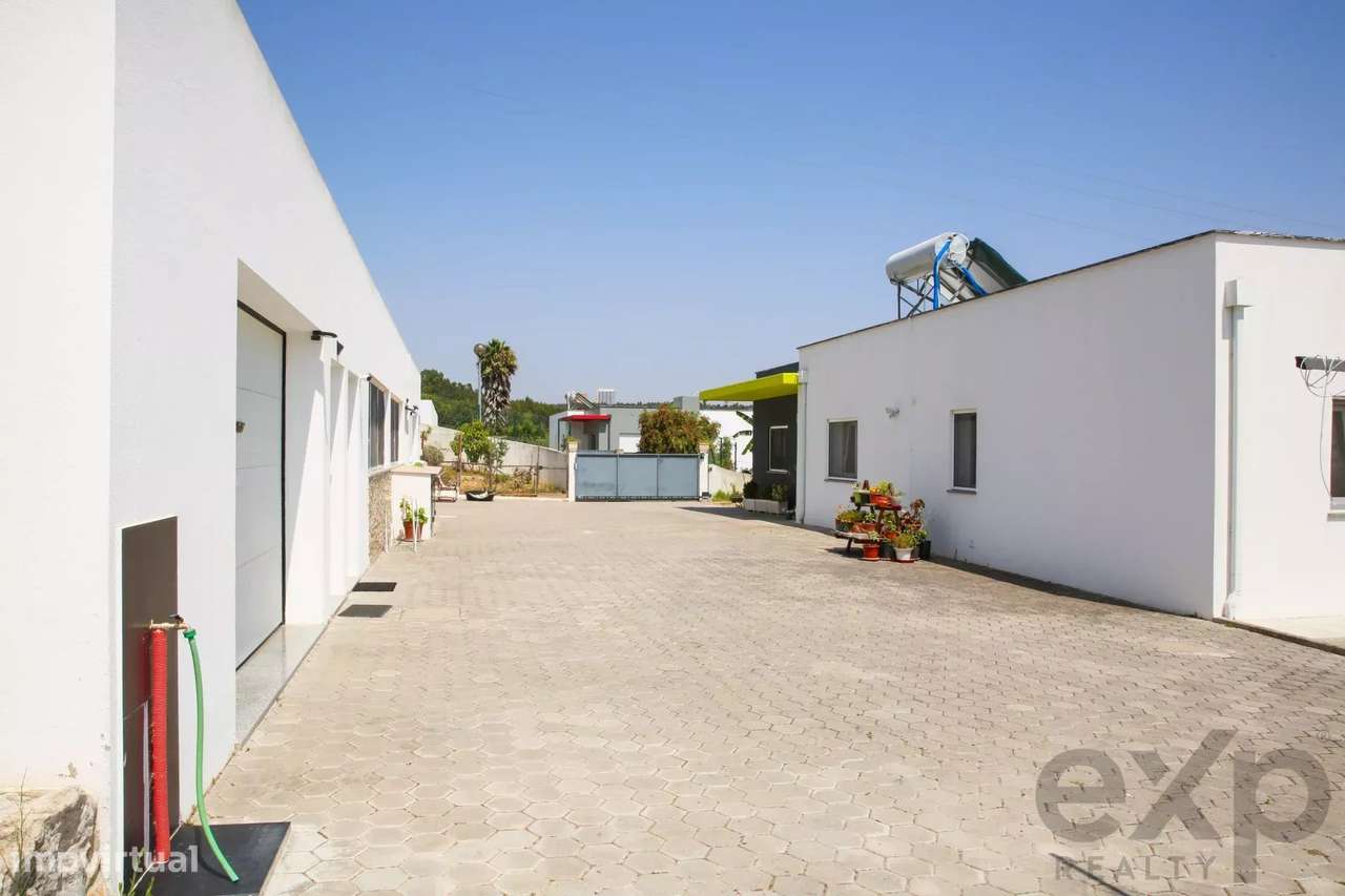 Moradia Térrea Única com +2000 m² de terreno - Grande imagem: 4/60