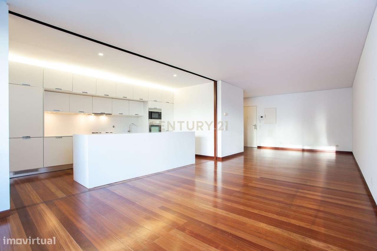 Loft T1 com jardim e garagem na Rua das Janelas Verdes - Grande imagem: 5/27