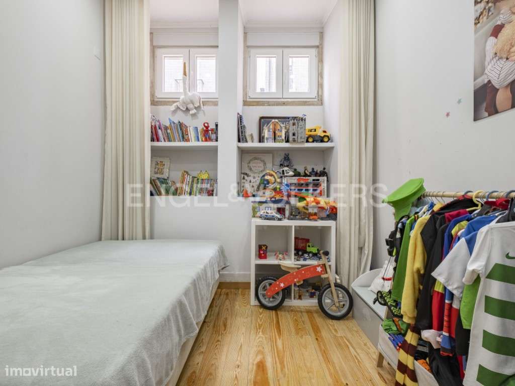 T4 remodelado com terraço e jardim Anjos / Arroios-16