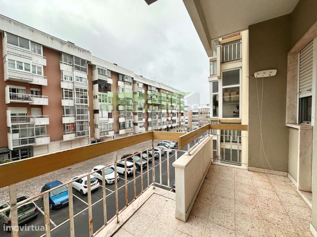 Apartamento T2 em remodelação total, na Figueirinha, Oeiras-8