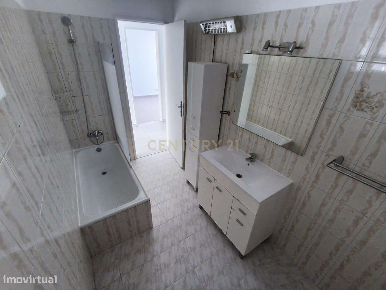 Moradia T2  |  Terraço  |  Com loja ou garagem-11