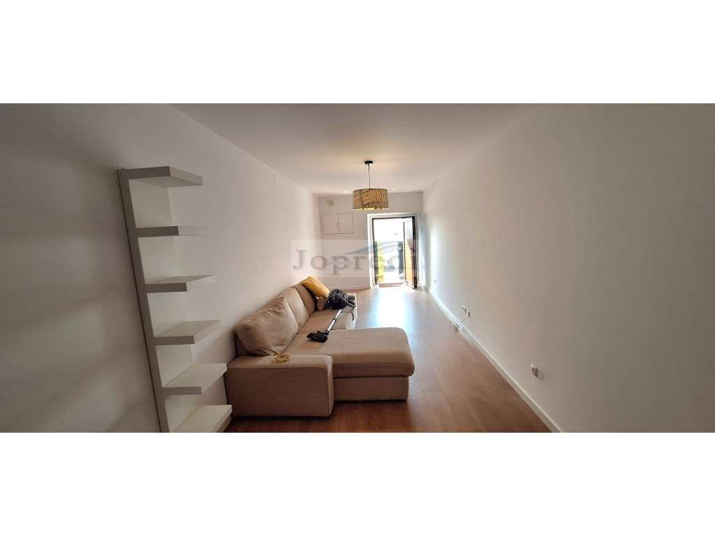 Moradia T1 Triplex no centro da Parede - Grande imagem: 4/14