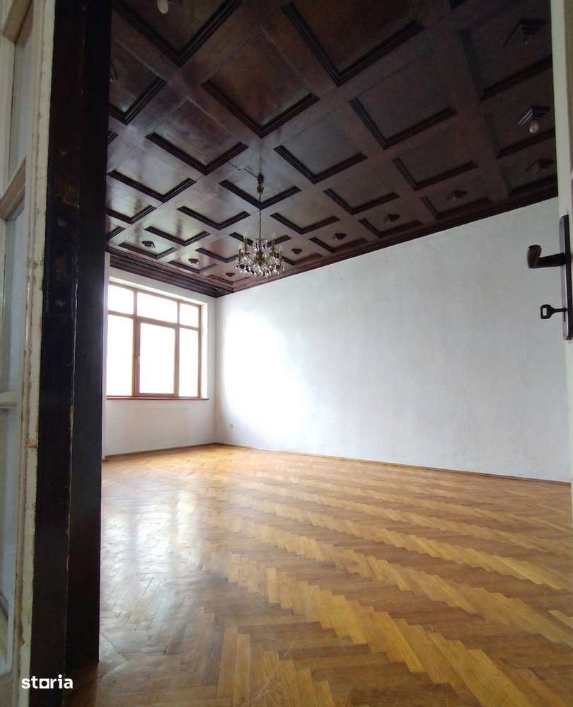 Apartament de 93 mp entr-o vila interbelica, situat la etajul 1, in zona Moilor