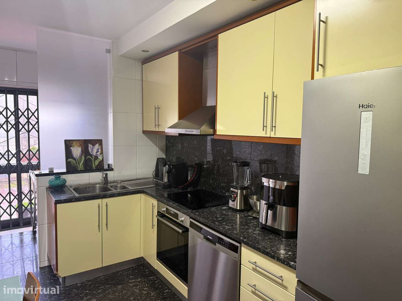 T3 com Terraço+box Urb dos Altos Maia-26