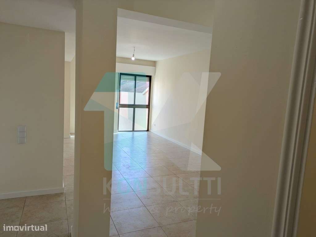 Apartamento T2 com boas áreas e vista desafogada - Tapada das Mercês - Grande imagem: 5/24