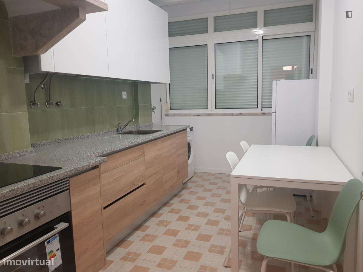 Quarto - localizado em Amadora Lisbon - Grande imagem: 5/8