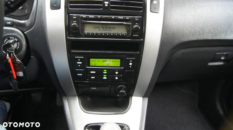 Hyundai Tucson 2.0 Comfort 2WD - 22