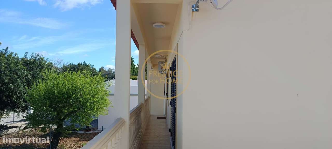 1º Andar com cinco assoalhadas - Grande imagem: 3/37