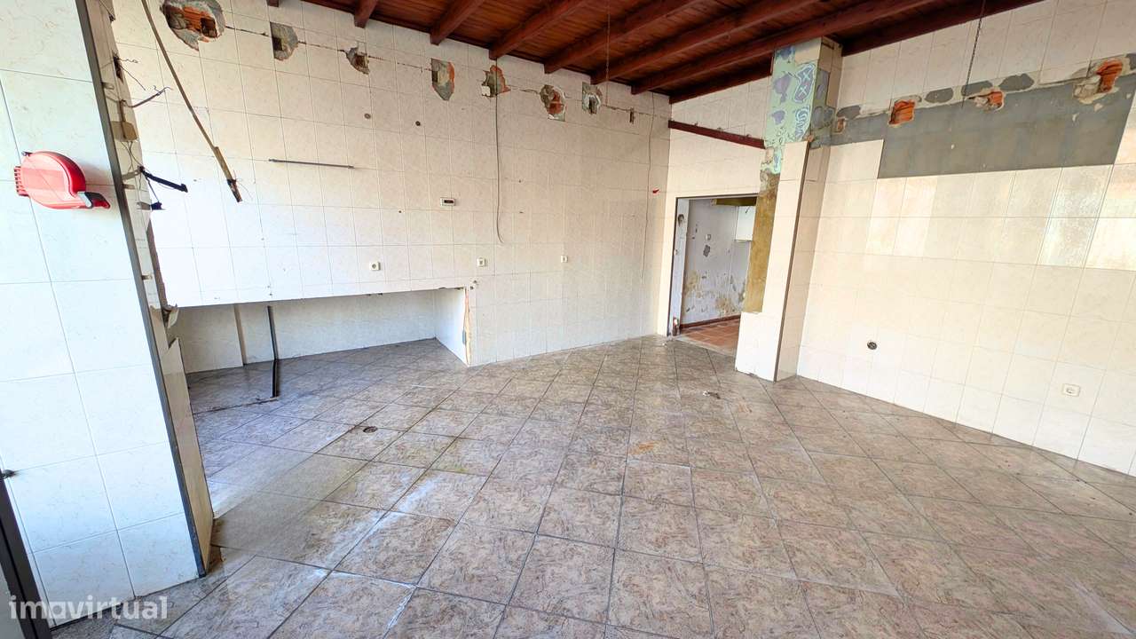 Churrasqueira com 2 Entradas Independentes | Centro de Almada - Grande imagem: 5/15