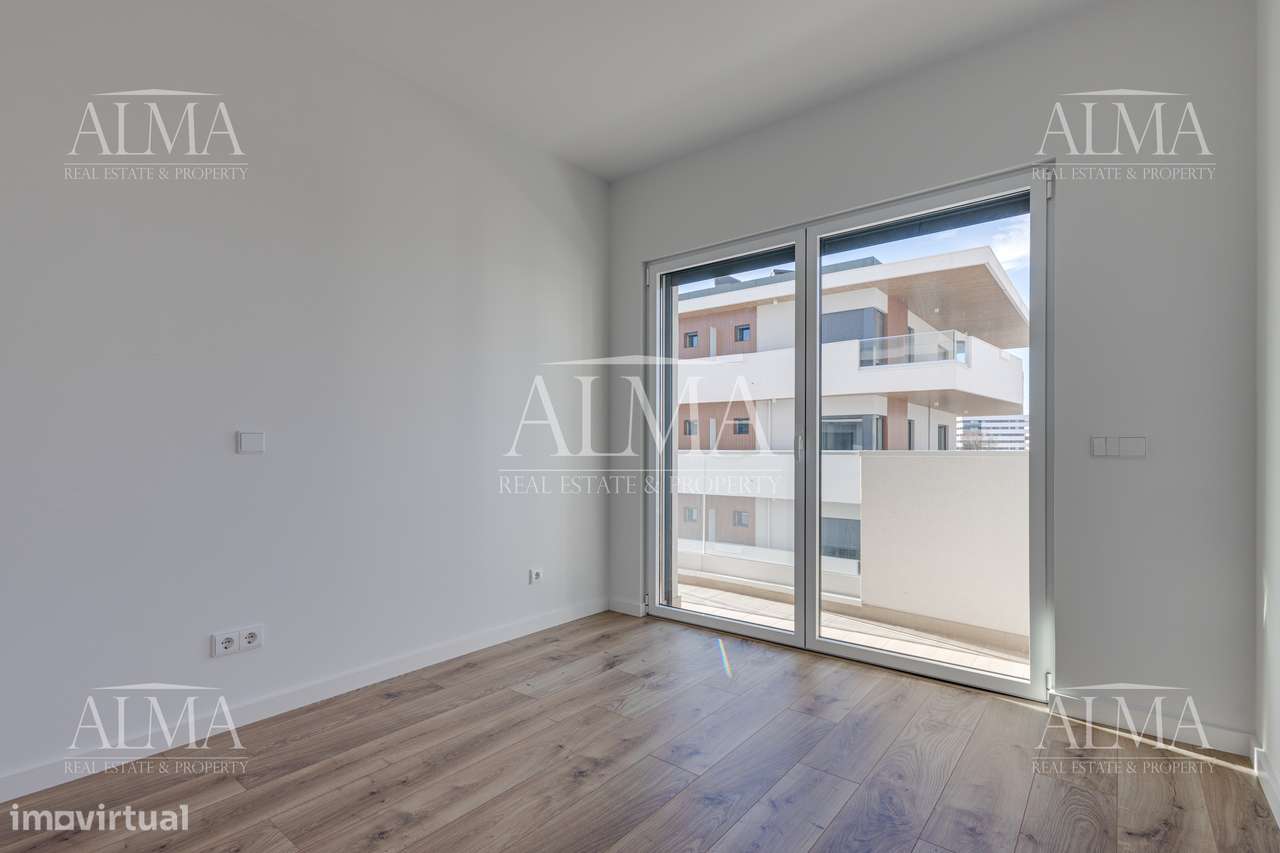 Apartamento T4 novo  na Senhora do Porto-20