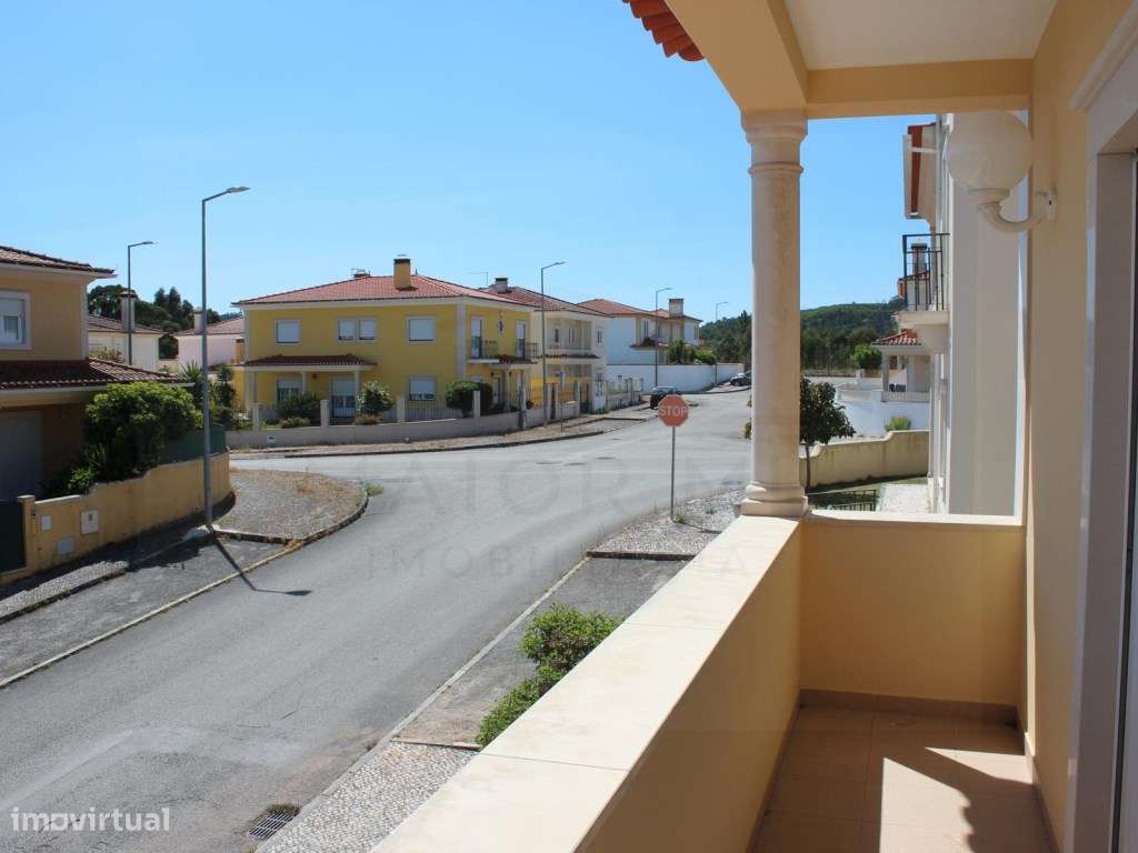 Moradia T5 com grandes áreas em zona muito tranquila de Rio Maior-49