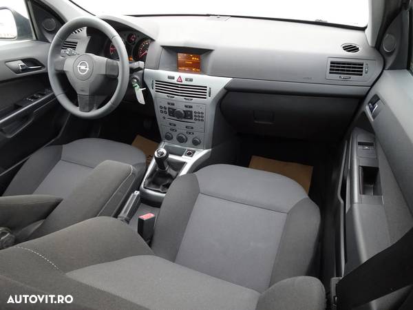 Opel Astra 1.6 150 Jahre - 13