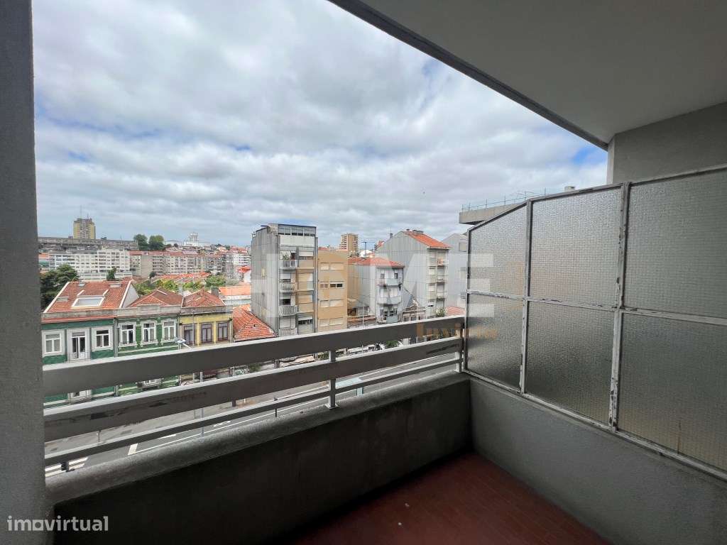 Apartamento T3+1, com varanda à Av. Fernão de Magalhães- Bonfim- Porto-47
