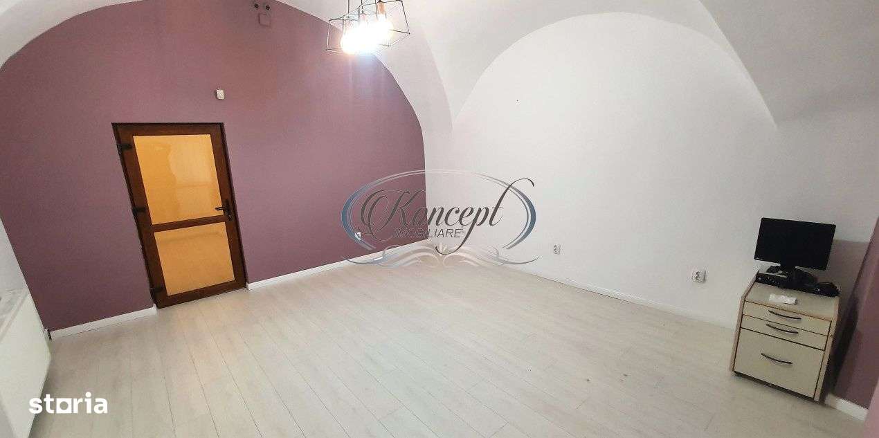 Birou in cladire istorica cu terasa si boxa, strada Eroilor - Imagine principală: 4/9