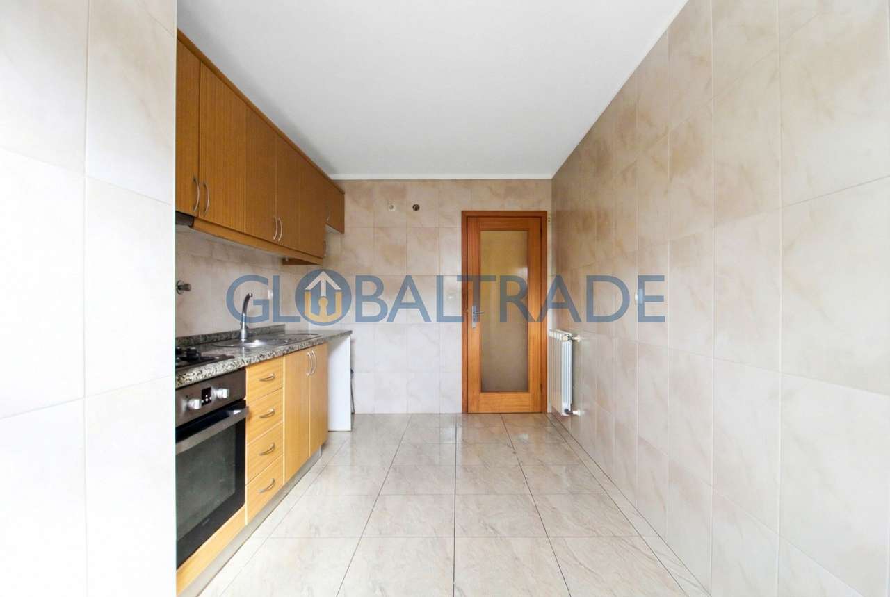 Apartamento T3 Renovado - Condomínio Fechado em Rio Tinto-14