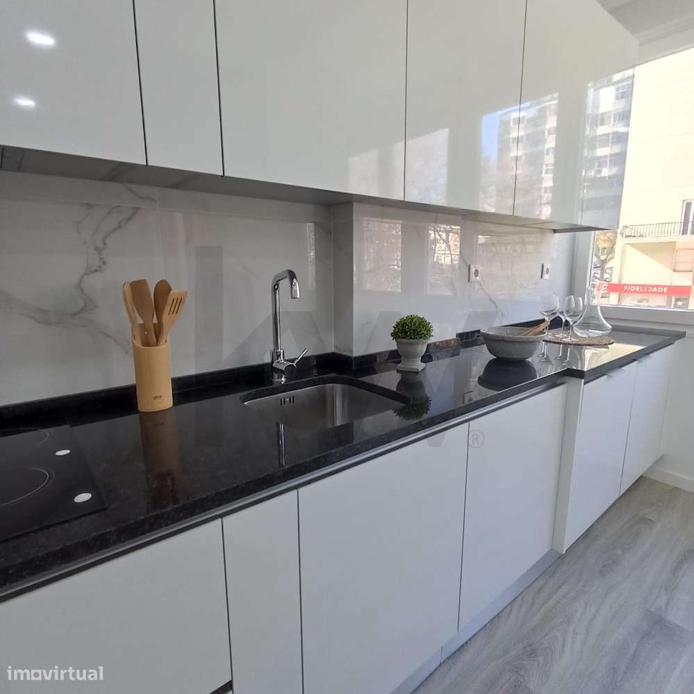Apartamento T2 Remodelado com Excelentes Áreas e Localização Privilegi - Grande imagem: 5/26
