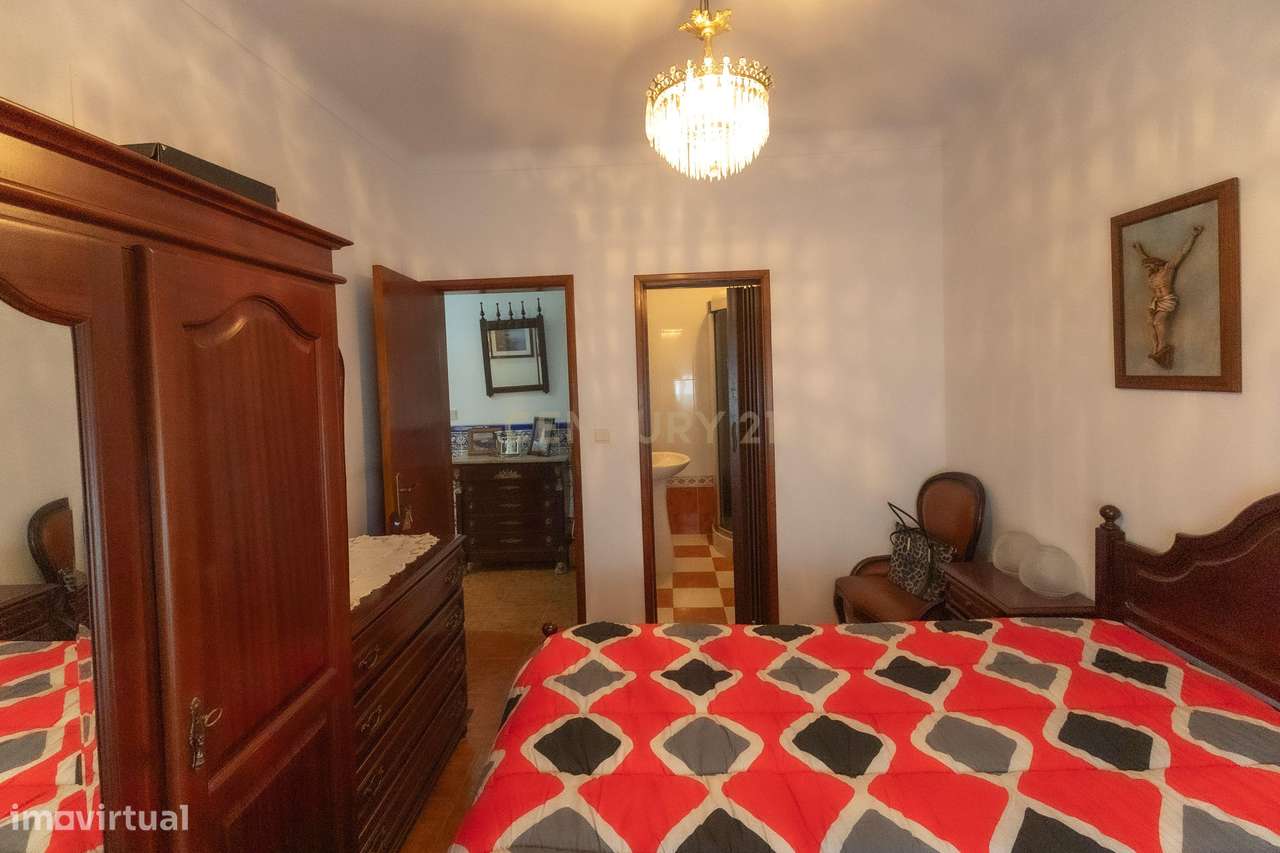 Moradia T3 com quintal, garagem e anexos no centro de Ervidel-17