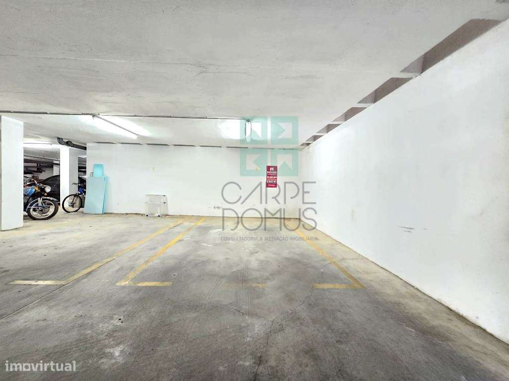 Espaçoso apartamento T3, com parqueamento, junto centro de Loulé, A...-53