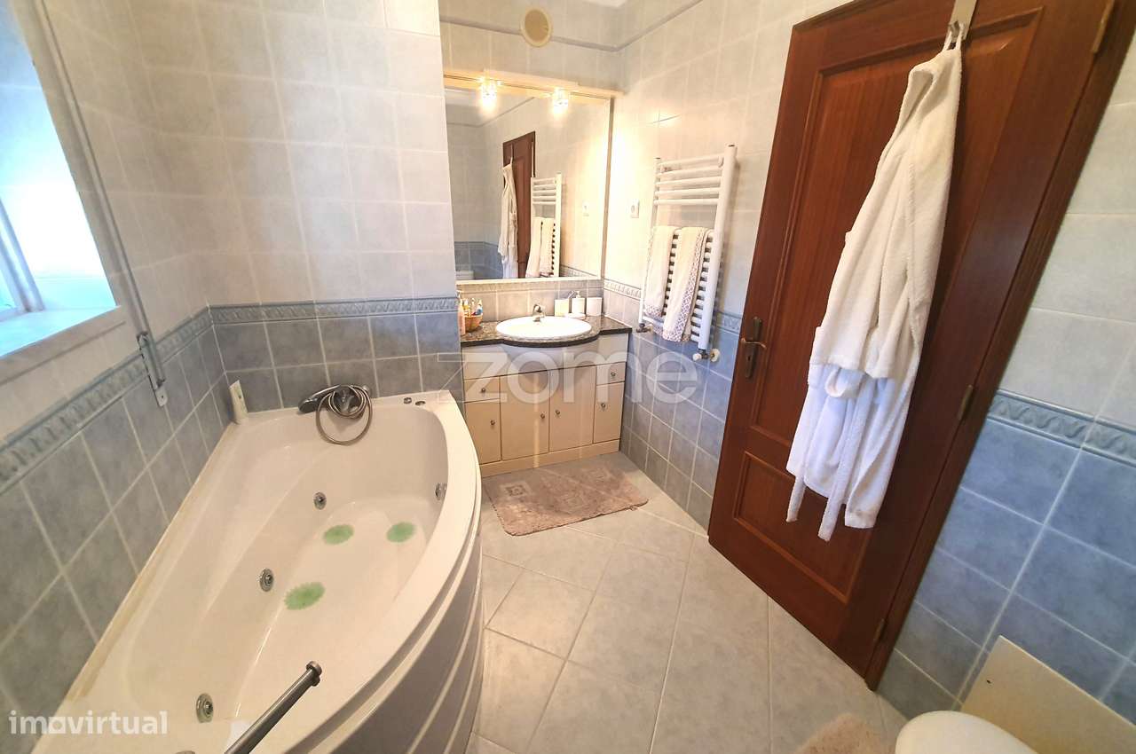 Moradia Isolada com piscina e bastante soalheira-19