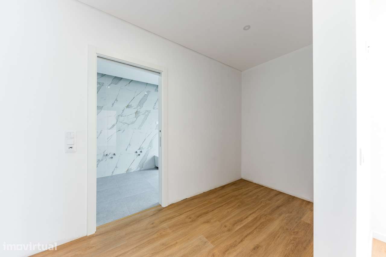 Moradia Nova | PISCINA | 3 Suites | Garagem e Jardim-18