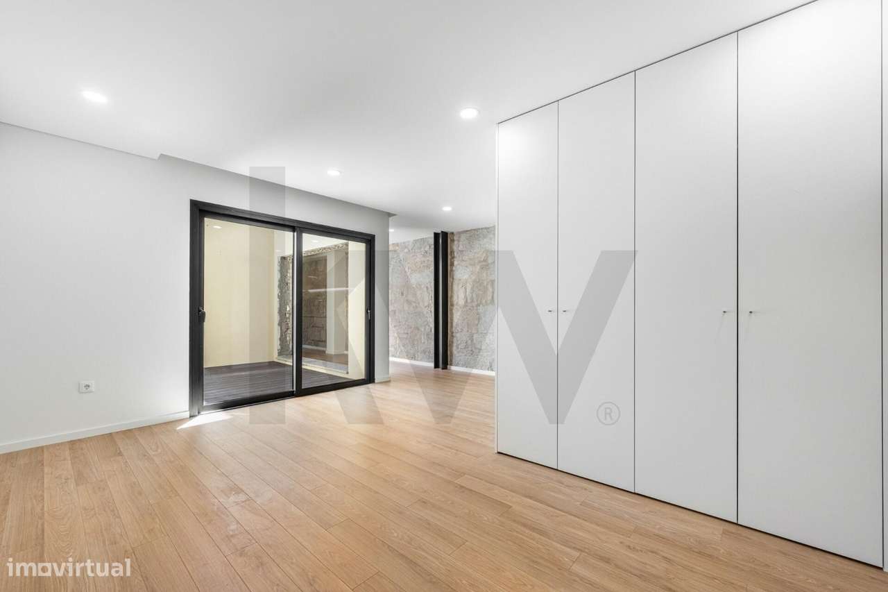 T1 + 1 novo com jardim junto da Av. dos Aliados - Grande imagem: 2/17