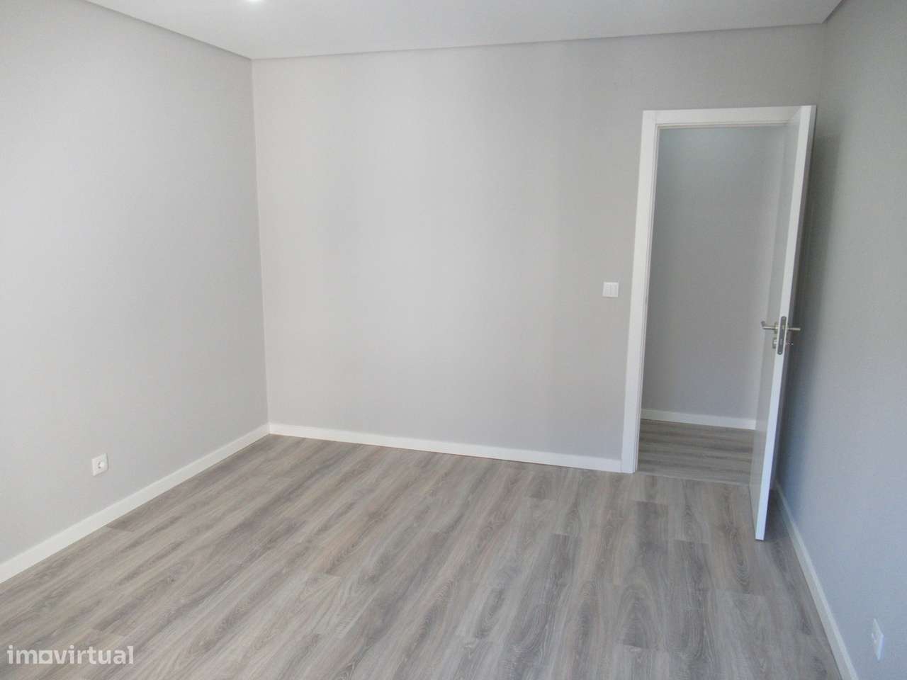 Apartamento T2 renovado na Amora, perto do rio-7