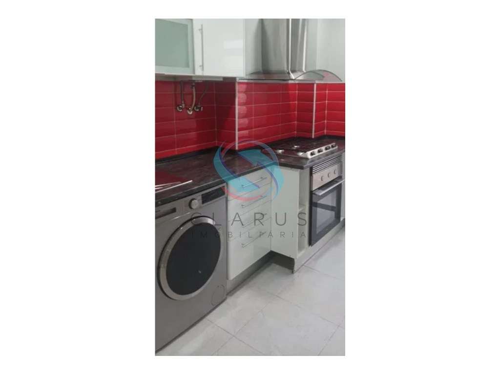 Apartamento T2 Remodelado-0