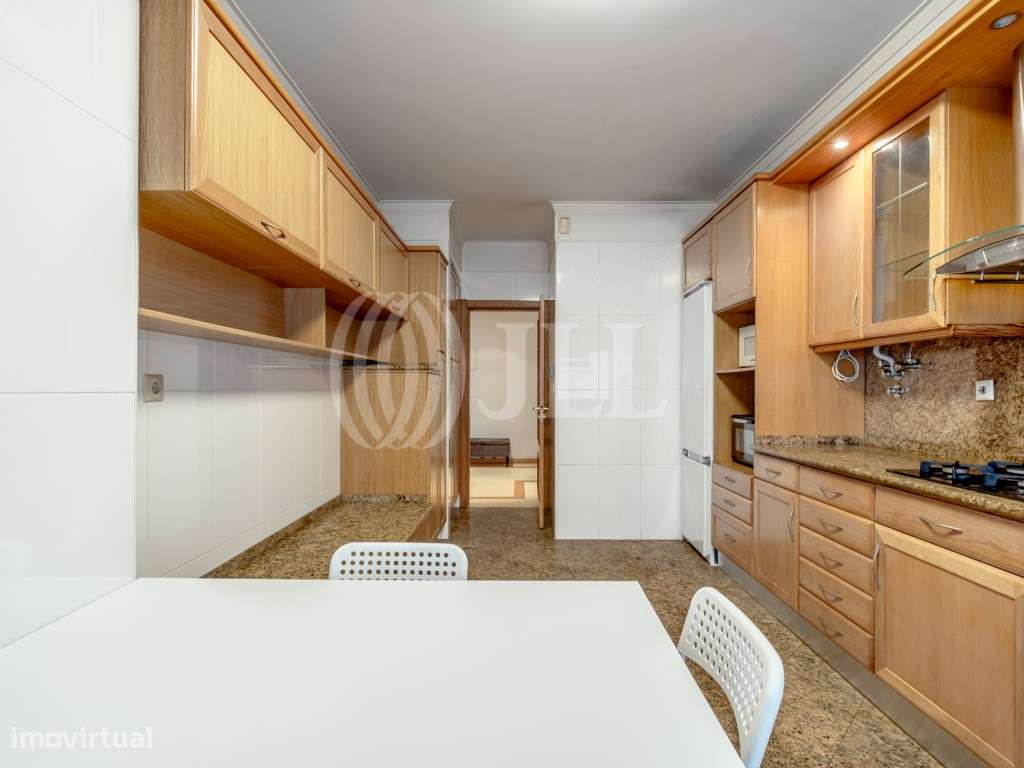Apartamento T4, com terraço e estacionamento, em Lisboa-6