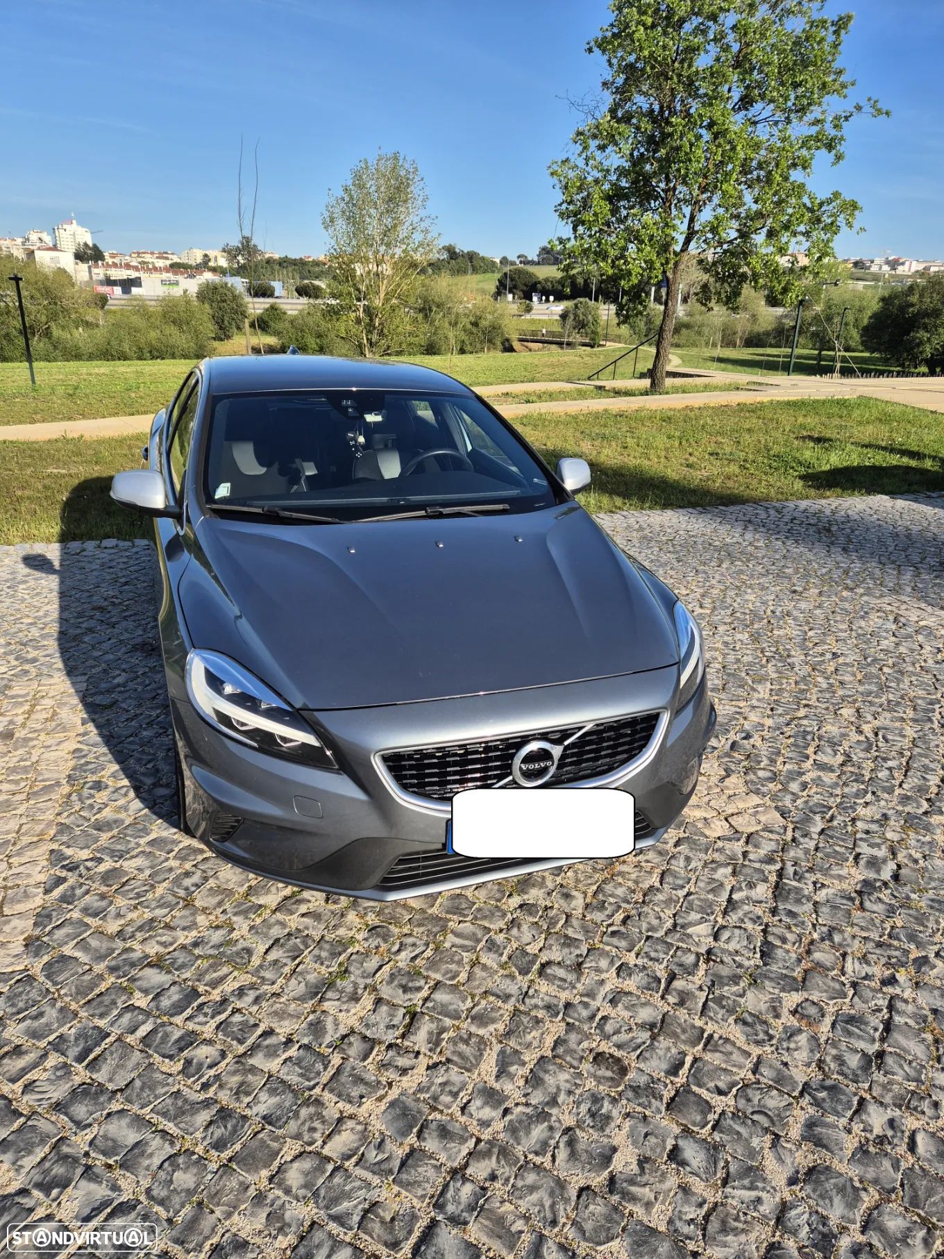 Volvo V40 2.0 D2 R-Design - 1