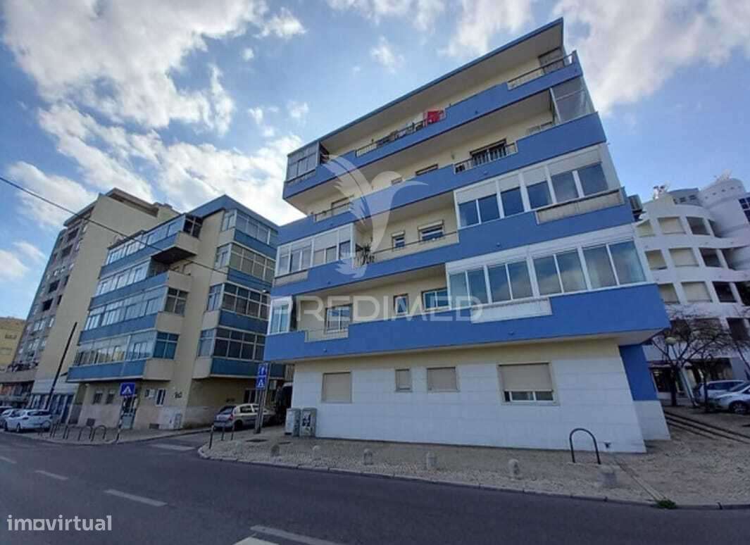 Apartamento T4 no Laranjeiro, Almada-0