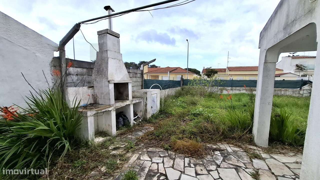 Moradia na Lagoa de Albufeira com garagem e jardim, para obras. - Grande imagem: 4/21