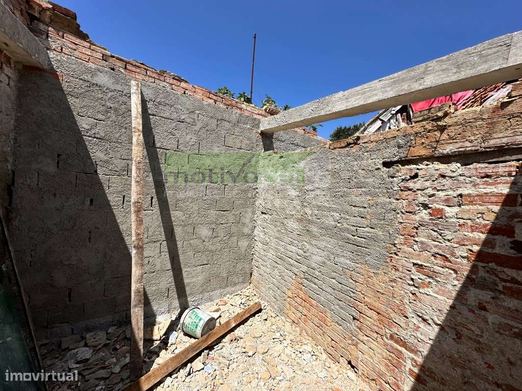 Prédio Devoluto com Grande Potencial de Reabilitação no Bairro da S...-20