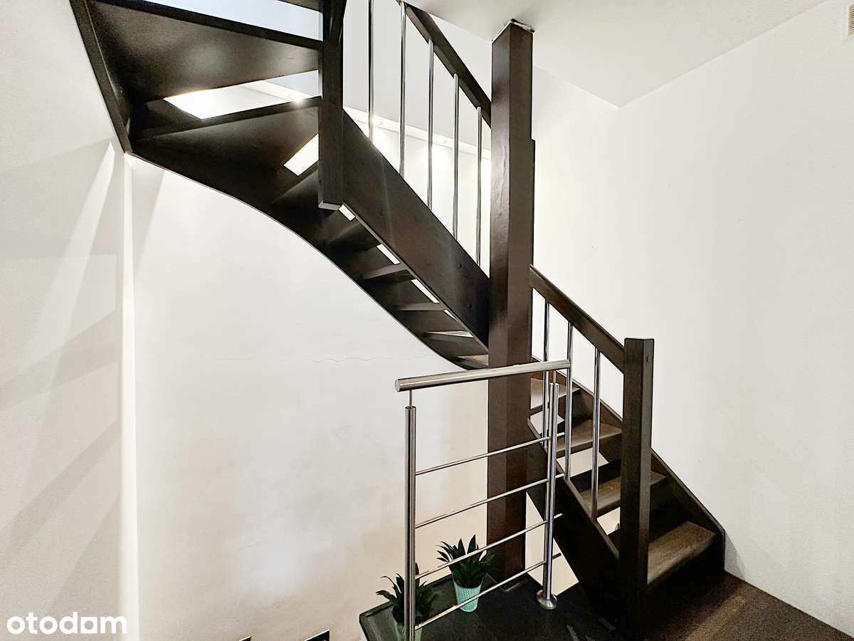 Segment bezczynszowy dwupoziomowy z użytkowym poddaszem i ogrodem-5