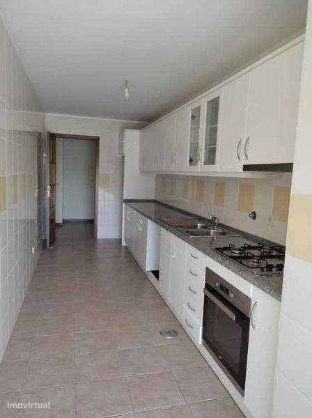 T2 Esmoriz / junto à Escola Secundaria / A29 - Lugar garagem - Grande imagem: 5/12