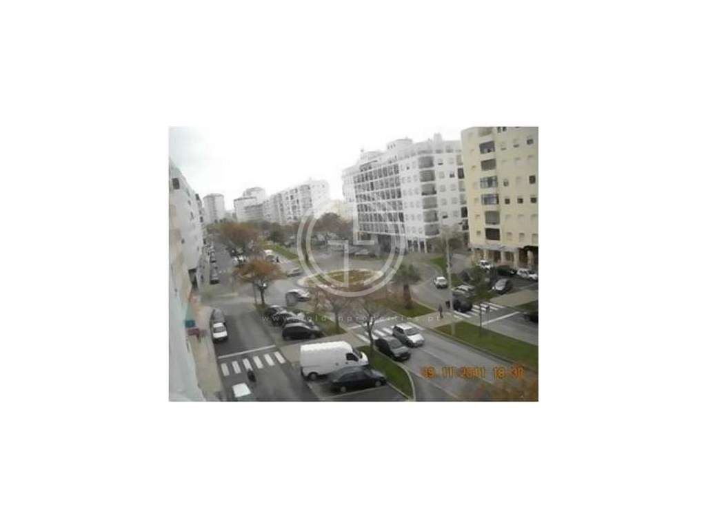 Apartamento T2 renovado, vista mar em Quarteira-18