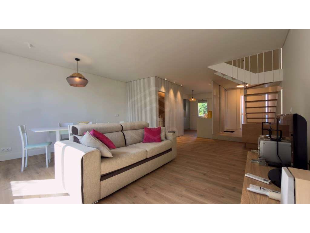 Apartamento Duplex T3 totalmente remodelado em Condomínio Fechado, ...-2