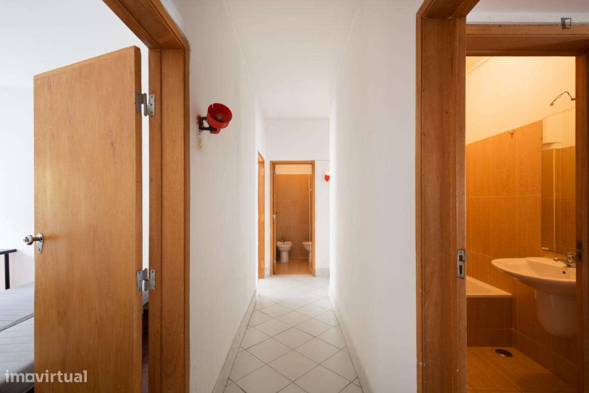 Quarto - localizado em Alcântara Lisbon - Grande imagem: 2/6