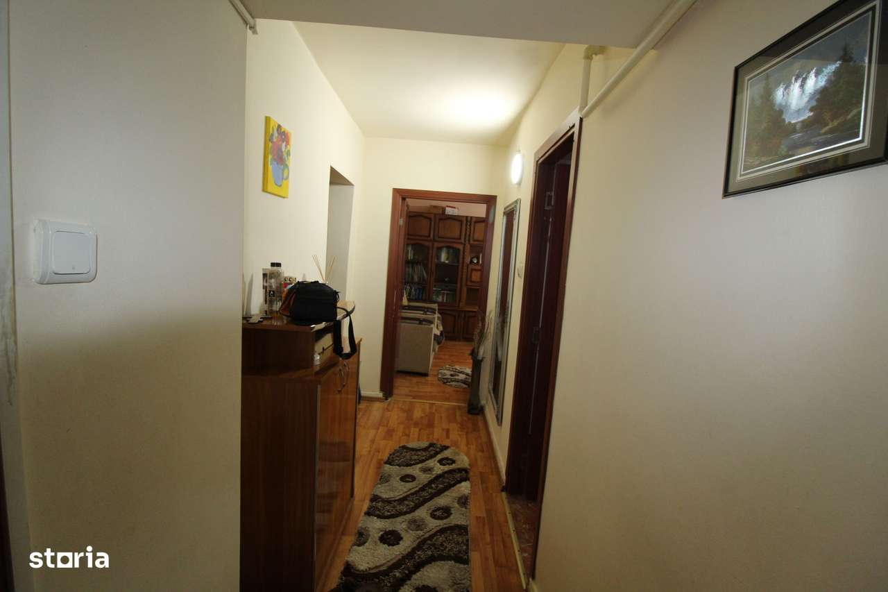 Apartament 3 camere, zona 9 Mai-3